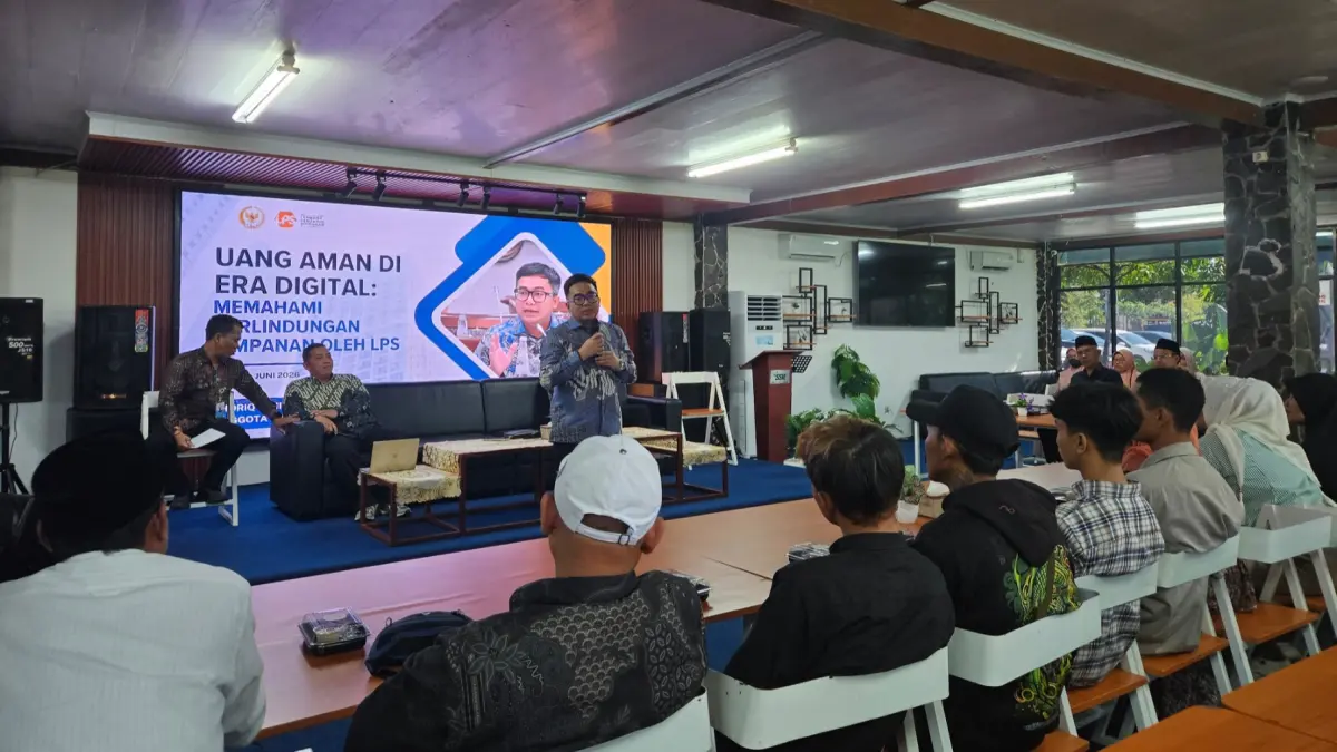 Sosialisasi Peran dan Fungsi LPS yang diikuti puluhan warga di Sekarasa, Desa Yosowilangun, Kabupaten Gresik.