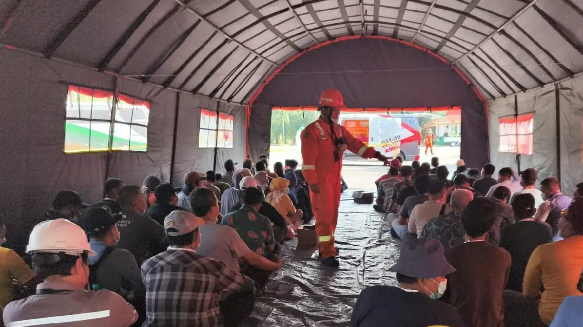 Simulasi : Forum Pengurangan Risiko Bencana (FPRB) Kabupaten Gresik memberikan apresiasi tinggi atas komitmen PT Petrokimia Gresik dalam menyelenggarakan Emergency Response Drill 2026. (Foto : Fajar/Radar Gresik) 