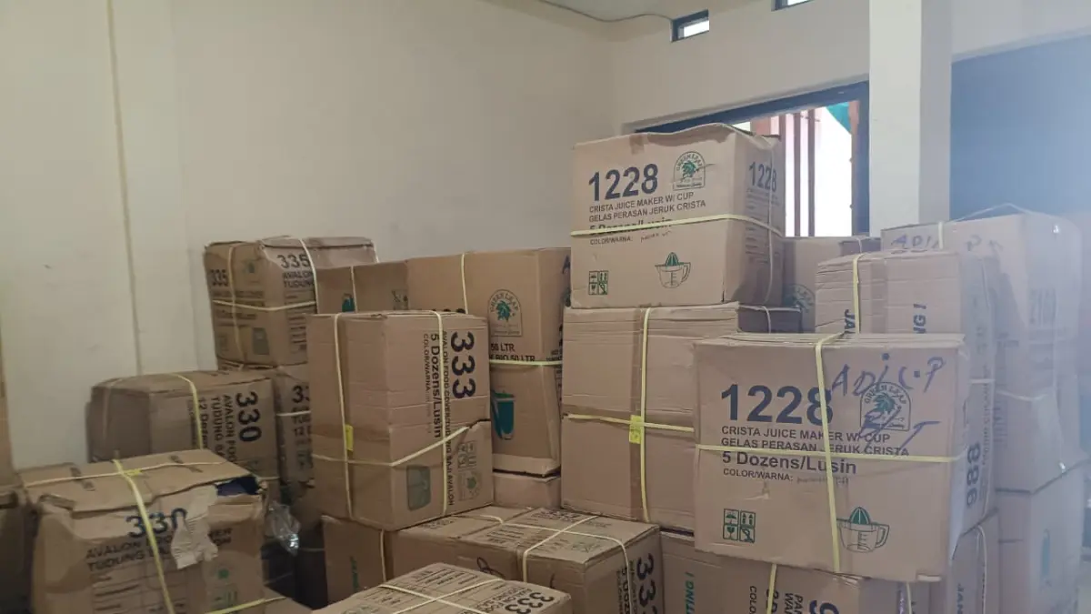 Puluhan dus rokok ilegal yang disita Bea Cukai dan Satpol PP beberapa waktu lalu. (Foto : Ist/Radar Gresik) 