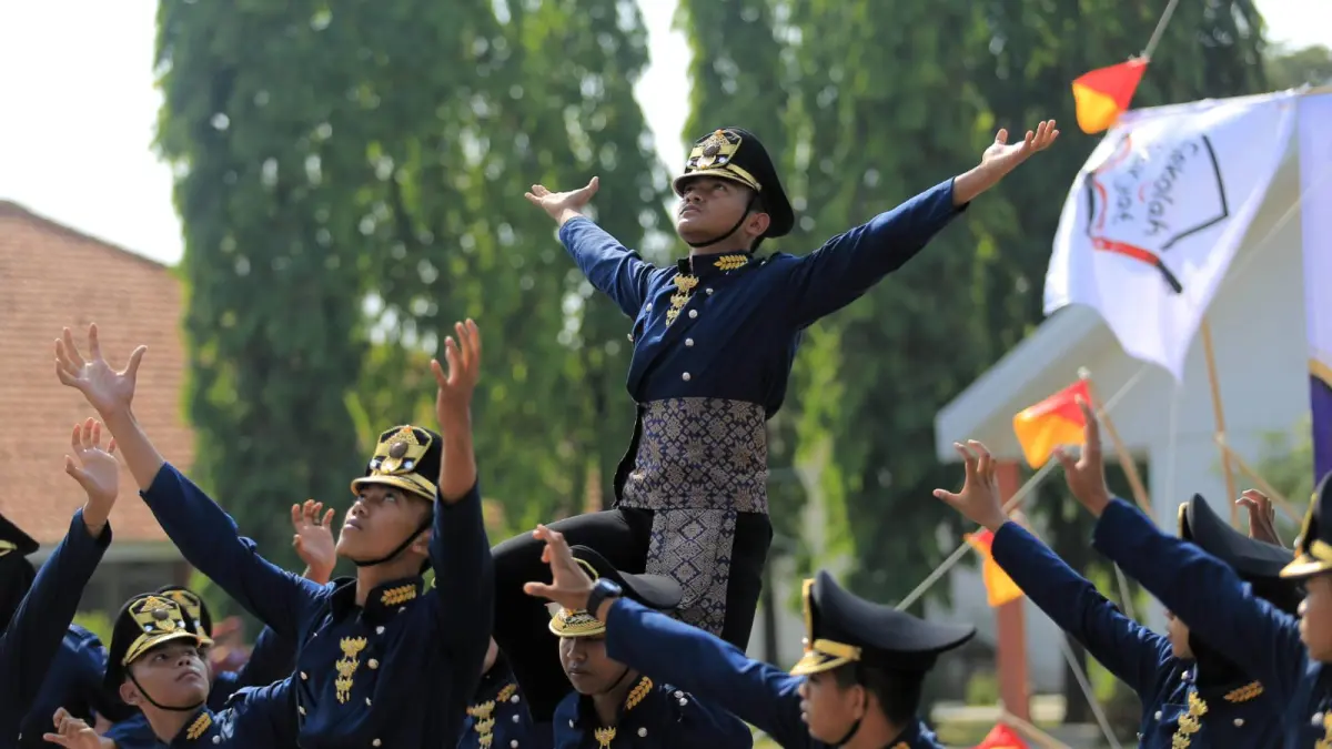 PENAMPILAN : Para siswa Sekolah Rakyat Menengah Atas (SRMA) 37 Gresik penampilan kreativitasnya siswa. (Foto : Radar Gresik) 