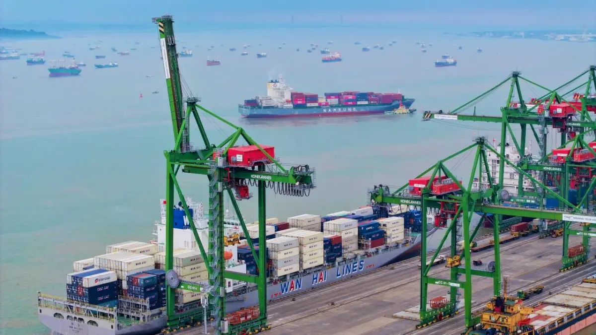 PT Terminal Teluk Lamong (TTL) Group kembali mencatatkan pertumbuhan operasional yang solid sepanjang periode Januari hingga Mei 2026 dengan membukukan arus petikemas sebesar 1,2 juta TEUs. (Foto : Ist/Radar Gresik) 