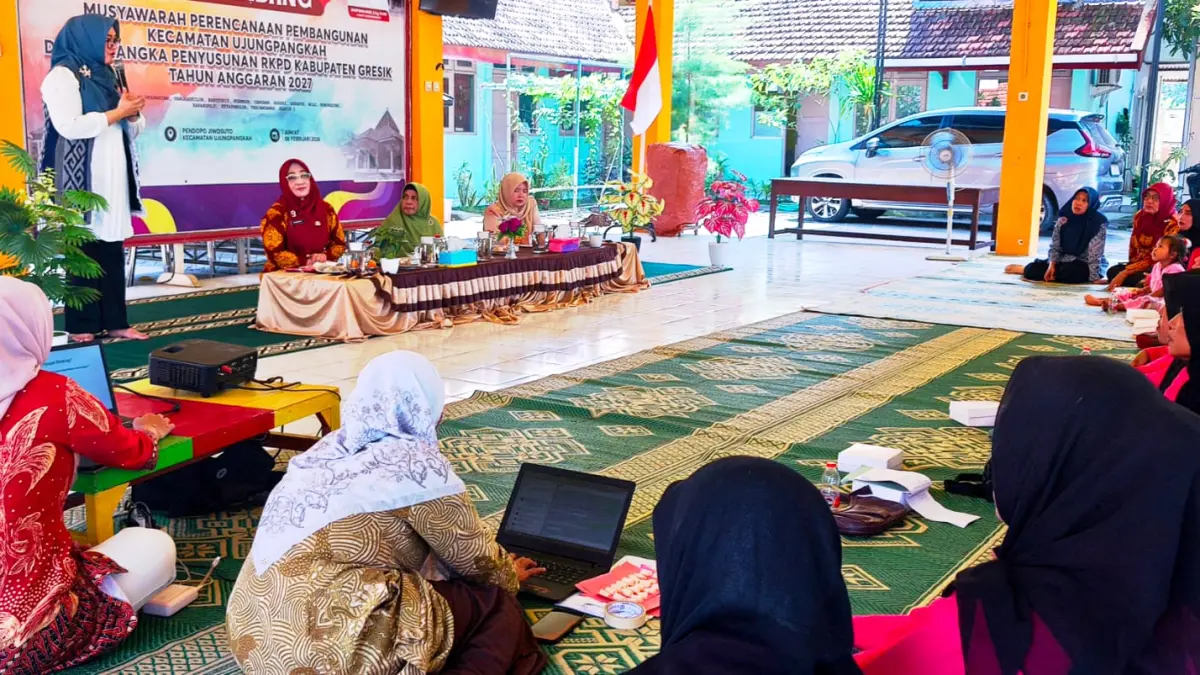 Ratusan Perempuan Awali Langkah Membangun Usaha. (Foto : Ist/Radar Gresik) 