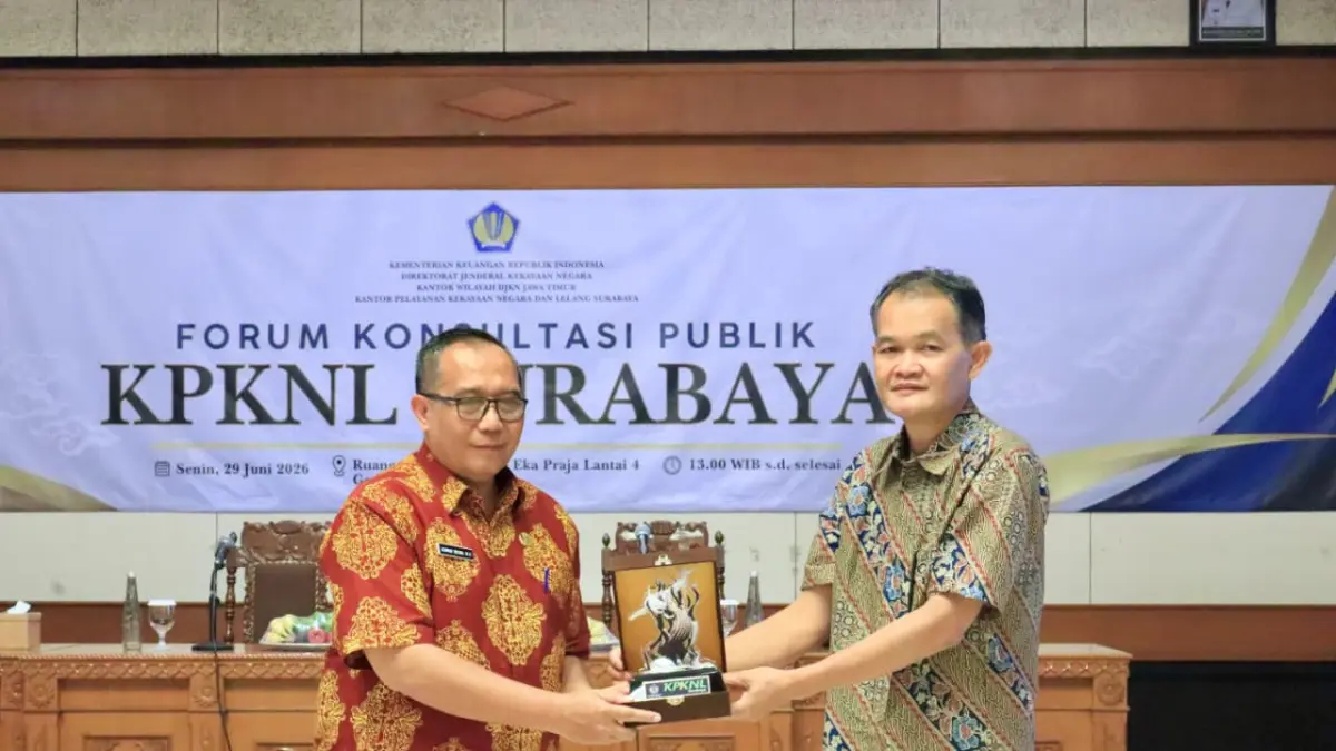 Sekretaris Daerah Kabupaten Gresik, Achmad Washil Miftahul Rachman, membuka secara resmi Forum Konsultasi Publik yang diinisiasi oleh KPKNL Surabaya. (Foto : Ist/Radar Gresik) 