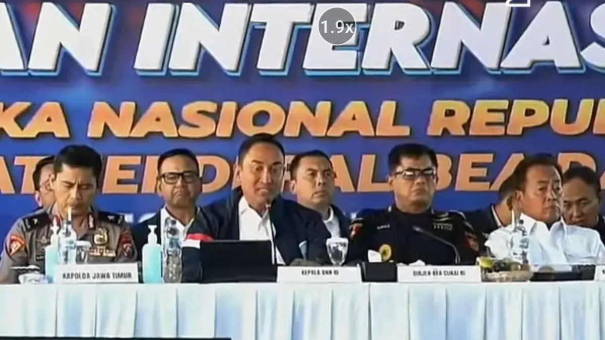 Bongkar Modus Operandi : Kepala BNN RI, Komjen Pol Suyudi Ario Seto bersama Dirjen Bea Cukai RI, Letjen Djaka Budi Utama menceritakan skema penangkapan jaringan narkotika internasional di Gresik.