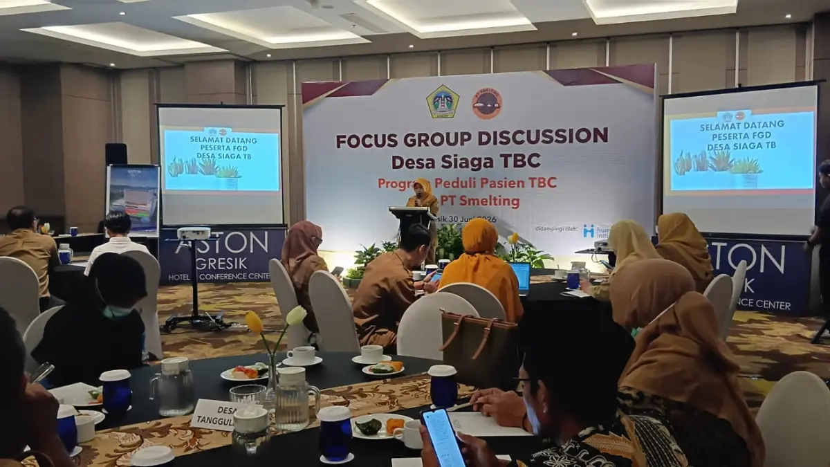 Peduli TBC : Kepala Dinkes Kabupaten Gresik, dr. Mukhibatul Khusnah saat memberikan sambutan dalam kegiatan FGD Desa Siaga Tuberkulosis. (Foto : Fajar/Radar Gresik) 