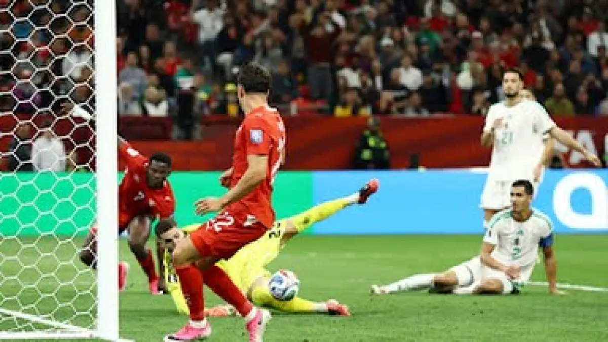 Melesat : Swiss melaju ke babak 16 besar usai mengalahkan Aljazair. (Foto :  Ist/Reuters) 