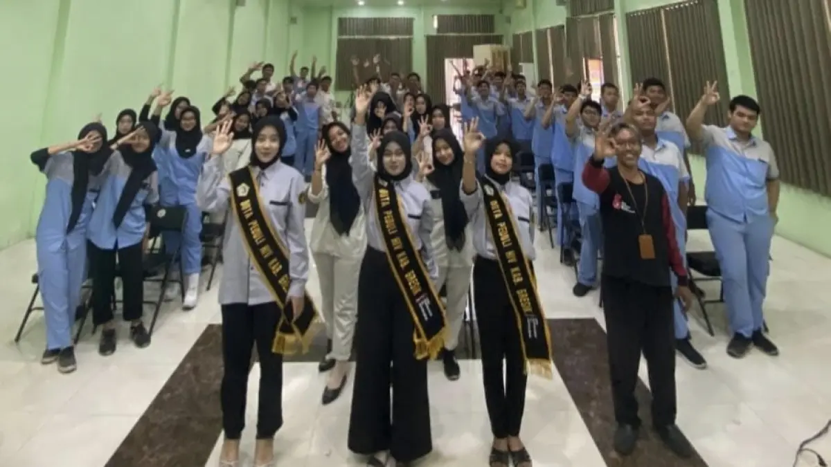 Tanggap : Sosialisasi pencegahan HIV oleh duta peduli HIV dan PJ HIV Puskesmas. (Foto : Fajar/Radar Gresik) 
