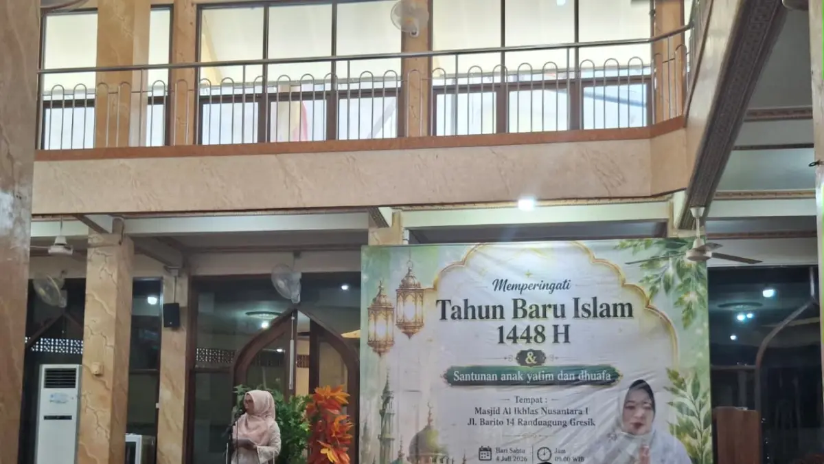 SANTUNAN: Menjelang tahun ajaran baru, kepedulian terhadap anak yatim dan dhuafa di Kabupaten Gresik di Masjid Al Ikhlas Nusantara 1, Desa Randuagung, Kecamatan Kebomas.