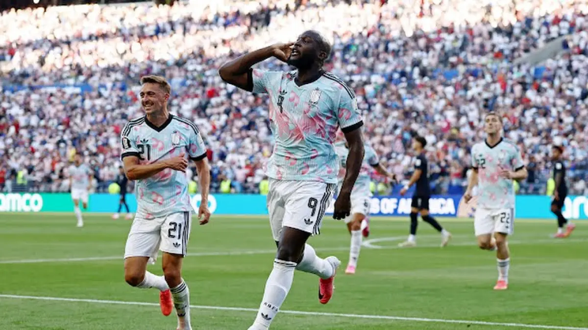 Para pemain Belgia merayakan kemenangan yang mengantarkan ke perempat final. (Foto : Ist/Reuters) 