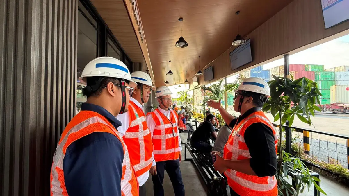 PT Terminal Teluk Lamong (TTL) menerima kunjungan jajaran manajemen Suara Surabaya Media dalam rangka memperkuat sinergi komunikasi publik yang akurat dan konstruktif. (Foto : Ist/Radar Gresik) 