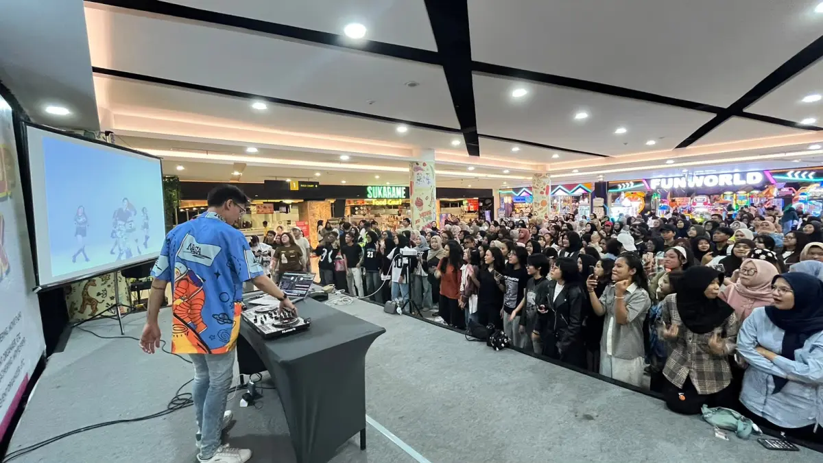 Gressmall sukses menyelenggarakan Noraebang Party dan Neokami No Stage pada akhir pekan lalu. (Foto : Ist/Radar Gresik) 