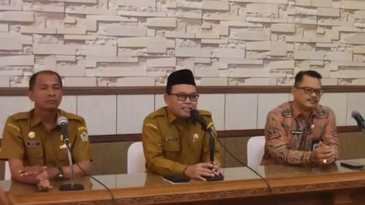 Kepala Inspektorat Kabupaten Gresik, Ahmad Hadi. (Foto : Fajar/Radar Gresik) 