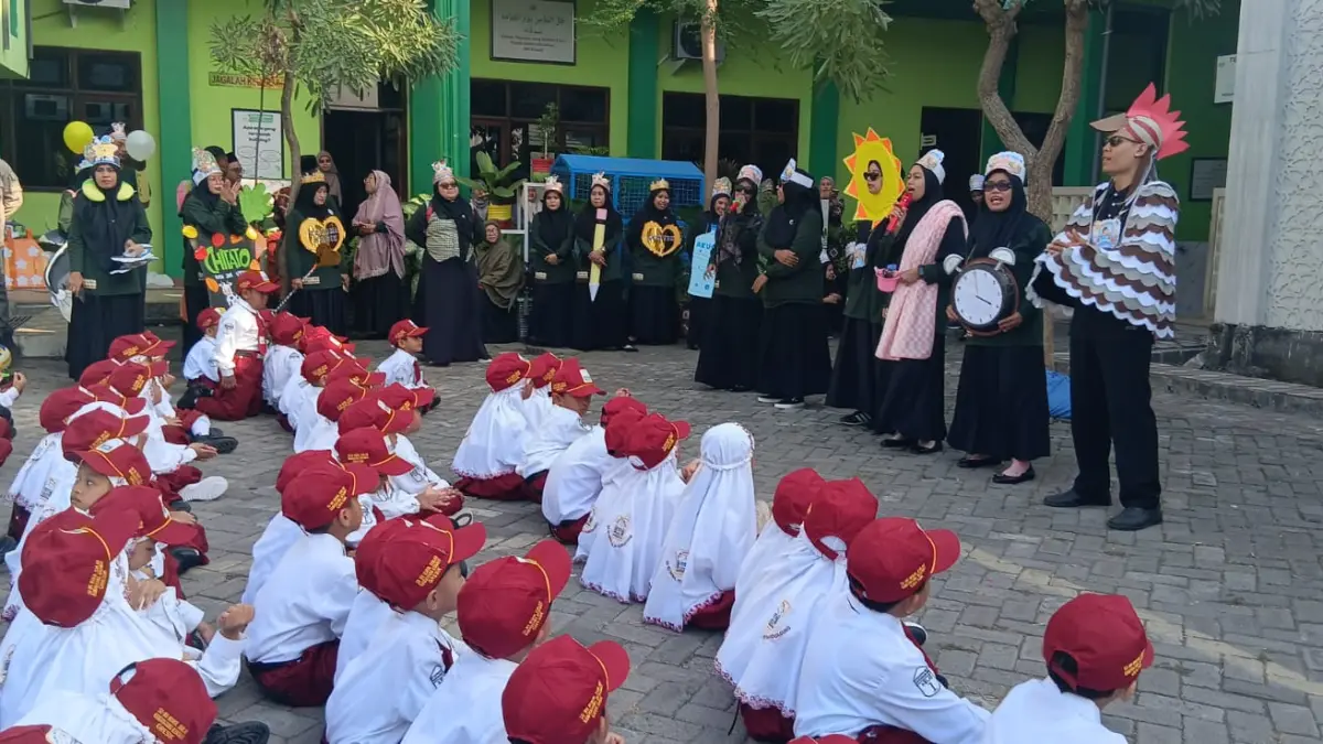 MPLS Pertama siswa disuguhkan dengan berbagai kegiatan petualangan ceria menjadi anak hebat. (Foto : Fajar/Radar Gresik) 