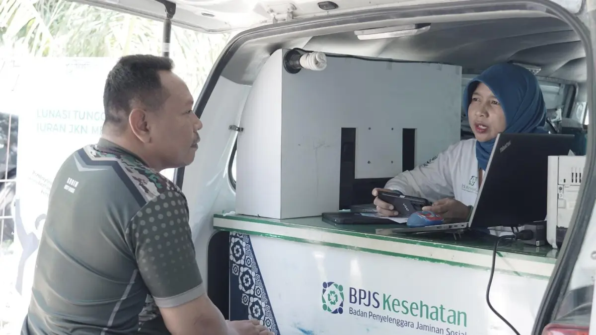 BPJS Kesehatan melakukan layanan JKN ke daerah terpencil melalui Viola. (Foto : Fajar/Radar Gresik) 