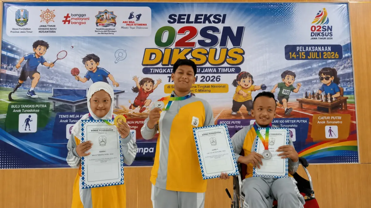 PRESTASI TANPA BATAS DARI RUANG INKLUSI : Sekolah Luar Biasa (SLB) Kemala Bhayangkari 2 Gresik kembali mengharumkan nama Kabupaten Gresik di kancah Provinsi Jawa Timur. Dalam ajang bergengsi O2SN Diksus Tingkat Jatim 2026 yang berlangsung di Malang (14–15 Juli). (IST/ RADAR GRESIK)