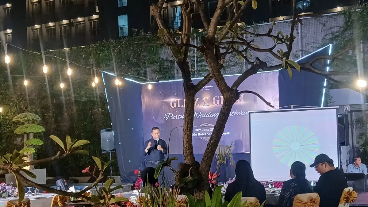 BERKREASI SESUKA HATI : Menikmati pengalaman kuliner interaktif di Hotel Santika Gresik, melalui program Mongolian Barbeque Buffet Dinner. (IST/ RADAR GRESIK)