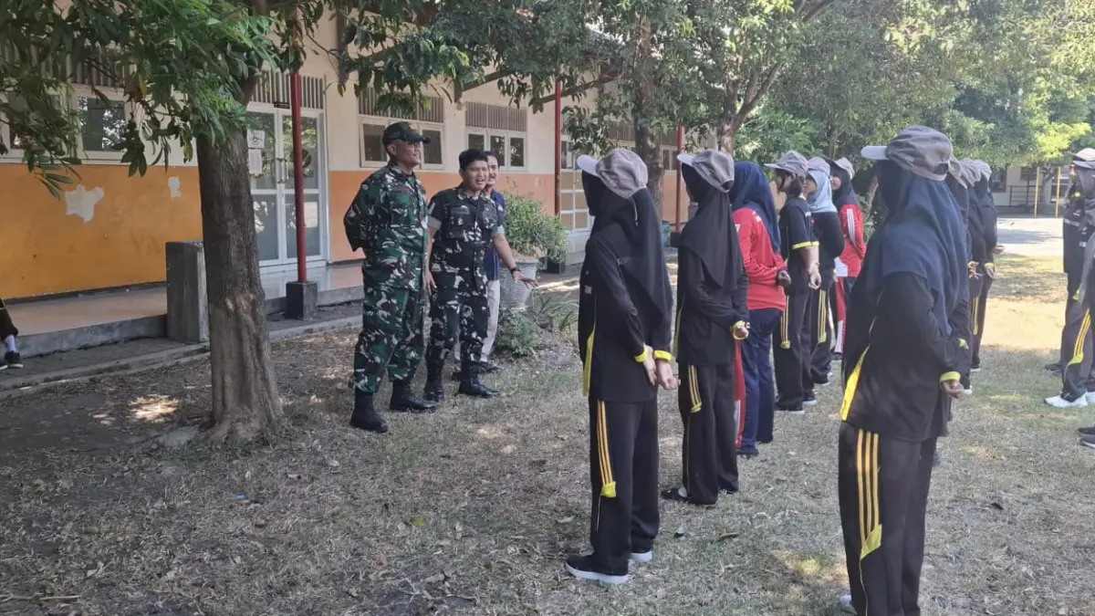 DISIPLIN : MPLS SMA Semen Gresik tanamkan disiplin dan jiwa kepemimpinan lewat pelatihan PBB. (Foto : Ist/Radar Gresik) 