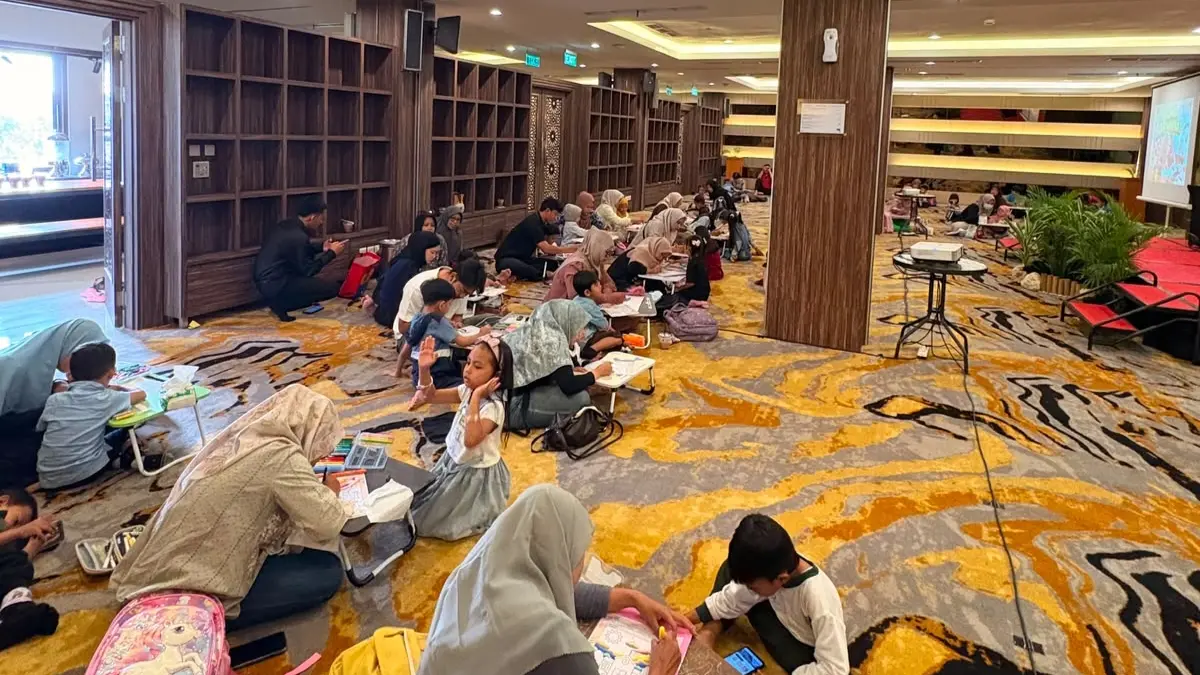 Keseruan dan riuh ceria anak-anak mewarnai suasana akhir pekan di Hotel Horison GKB Gresik pada Sabtu (18/7). (Foto : Ist/Radar Gresik) 