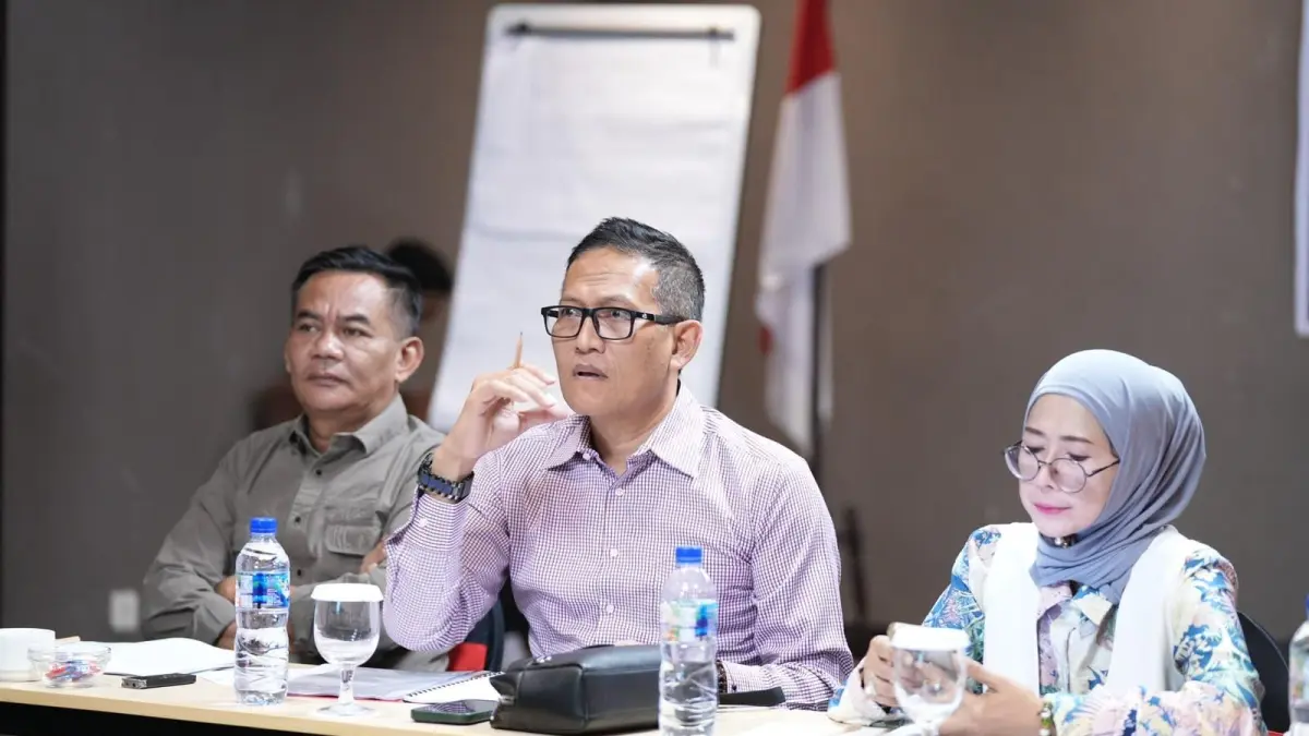 PERDA : Wakil Komisi III DPRD Gresik, Abdullah Hamdi saat membahas Perda pencegahan dan penanggulangan kebakaran. (Foto : Fajar/Radar Gresik) 