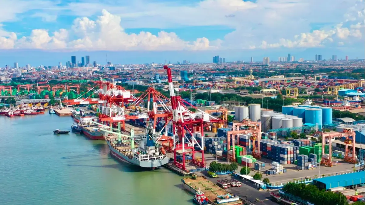 Sepanjang Semester I 2026, arus peti kemas berhasil menembus angka 1.474.492 TEUs, tumbuh 13,3% dibanding periode yang sama di tahun sebelumnya. (Foto : Ist/Radar Gresik) 