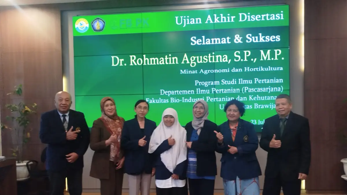 TINTA EMAS : Dr. Rohmatin Agustina resmi menjadi Doktor ke-47 bidang Ilmu Pertanian di UMG. Capaian ini memperkuat kualitas SDM Prodi Agroteknologi (Unggul) untuk mendukung Ketahanan Pangan Nasional menuju Indonesia Emas. (IST/ RADAR GRESIK)
