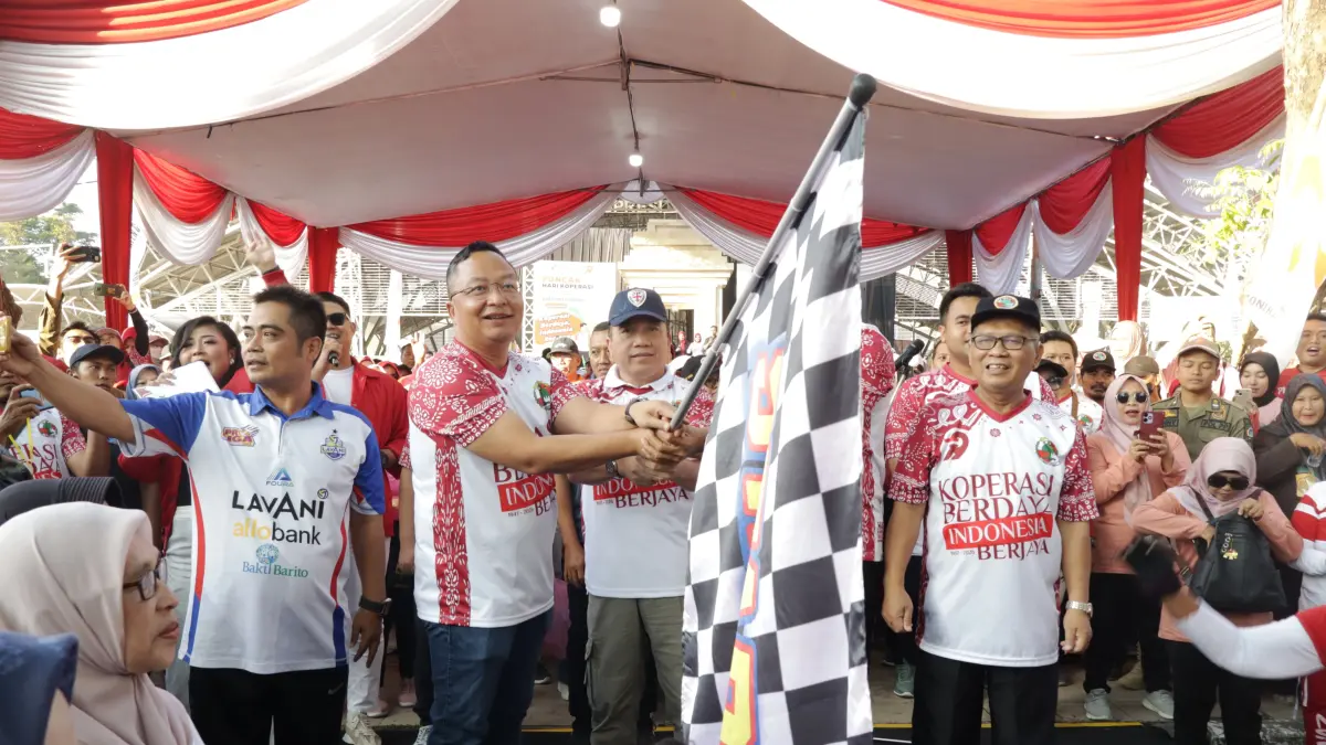 Ribuan warga memadati Wahana Ekspresi Poesponegoro (WEP) pada Minggu (26/7) untuk mengikuti senam bersama dan jalan sehat dalam rangka Puncak Peringatan Hari Koperasi Nasional (Harkopnas) ke-79. 