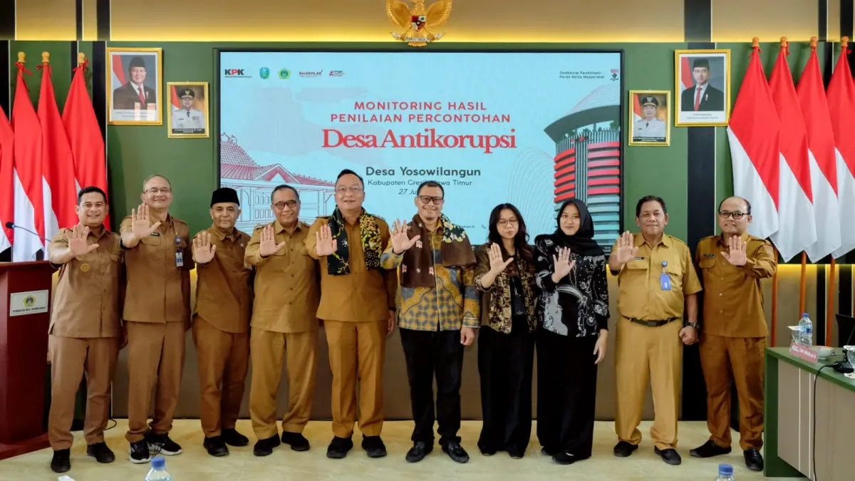 Tim Satgas Komisi Pemberantasan Korupsi (KPK) bersama Inspektorat Jatim menggelar Monitoring Hasil Penilaian Percontohan Desa Antikorupsi di Desa Yosowilangun. (Foto : Ist/Radar Gresik) 