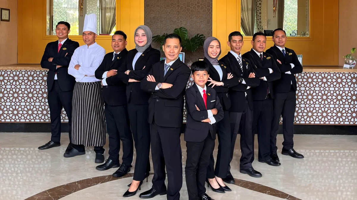 SEHARI JADI BOS HOTEL : Santika Indonesia membuktikan komitmennya sebagai jaringan hotel yang tak hanya ramah keluarga, tetapi juga menjadi wadah tumbuh kembang potensi generasi muda Indonesia. (IST/ RADAR GRESIK)