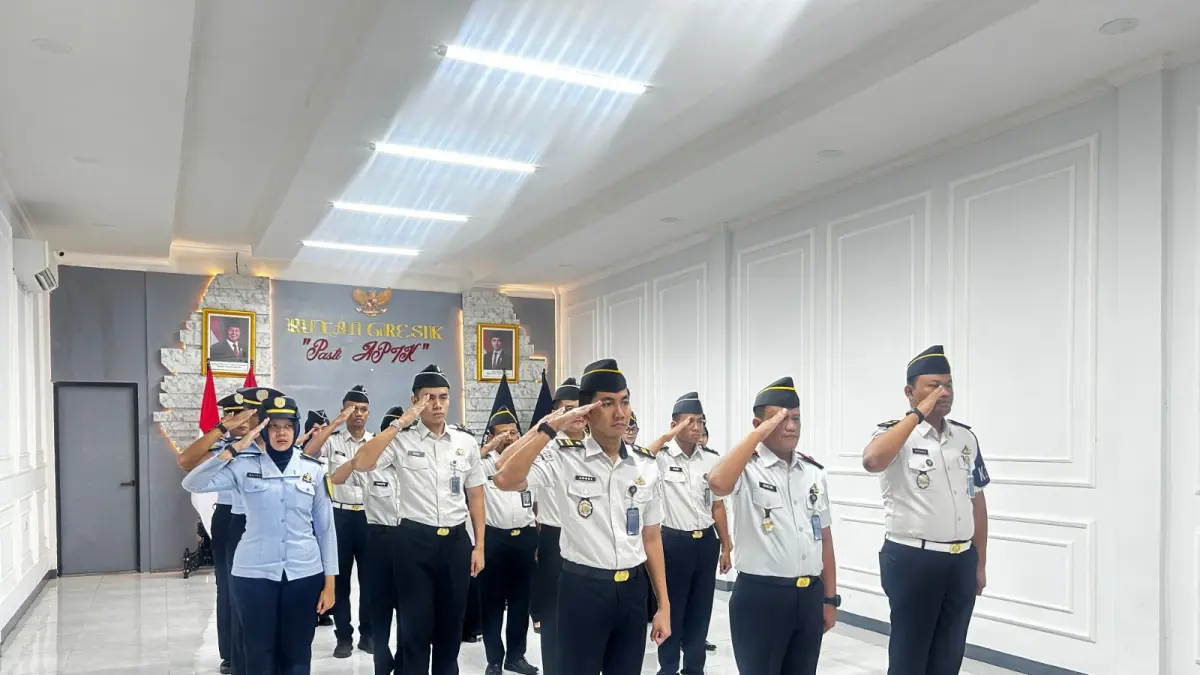 APEL BERSAMA : Kepala Rutan Kelas IIB Gresik Eko Widiatmoko bersama jajarannya saat mengikuti Apel Bersama Bulan Juli 2026 yang digelar secara virtual melalui Zoom Meeting. (Foto : Ist/Radar Gresik) 