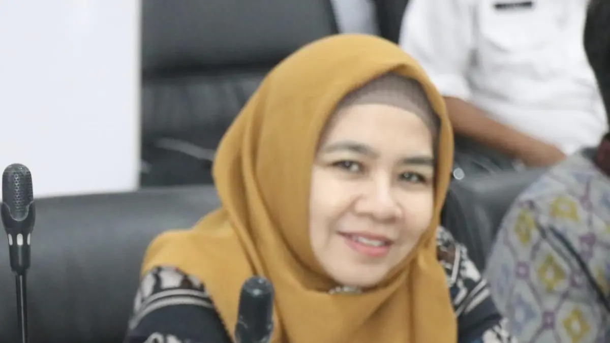 ATENSI DEWAN: Wakil Ketua Komisi I DPRD Kabupaten Gresik, Elvita Yuliati. (Foto : Fajar/Radar Gresik) 