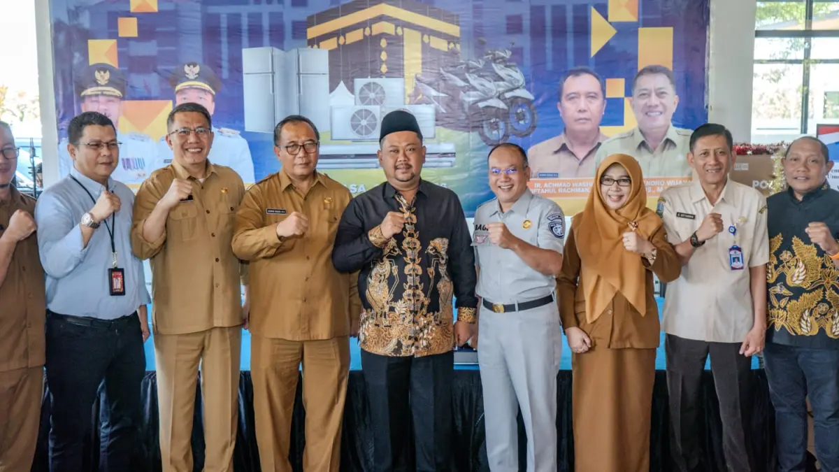 BERSAMA MEMBANGUN DAERAH : Lewat inovasi Tapping Box, Bank Jatim menghadirkan sistem transaksi yang transparan sekaligus mendorong percepatan pembangunan di Kabupaten Gresik. (IST/ RADAR GRESIK)