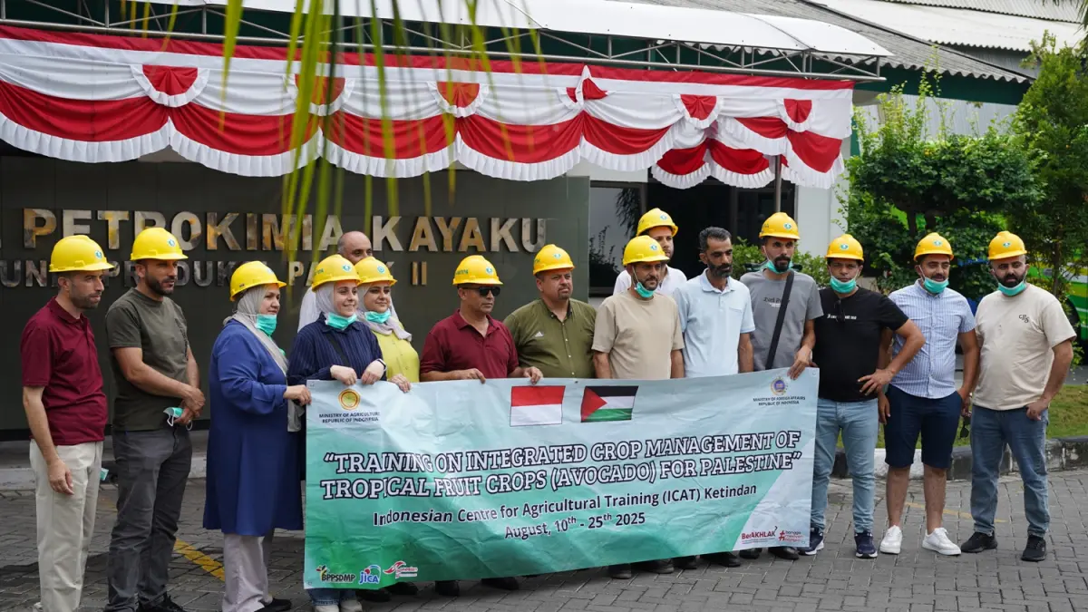 DARI INDONESIA UNTUK DUNIA : PT Petrokimia Kayaku aktif membagikan ilmu serta pengalaman budi daya melalui pendampingan teknis dan pelatihan lintas negara, salah satunya untuk delegasi Palestina. (IST/ RADAR GRESIK)