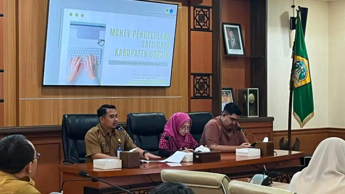 Diskominfo, DPRD Gresik bersama lintas instansi gelar monitoring dan evaluasi pengelolaan satu data. (Foto : Fajar/Radar Gresik) 