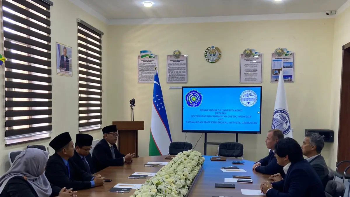 MENUJU INTERNASIONALISASI PENDIDIKAN TINGGI : UMG dan Kattakurgan State Pedagogical Institute, Uzbekistan, resmi merealisasikan kerja sama strategis secara nyata untuk meningkatkan mutu Tridarma Perguruan Tinggi serta memperluas wawasan global bagi civitas akademika. (IST/ RADAR GRESIK)