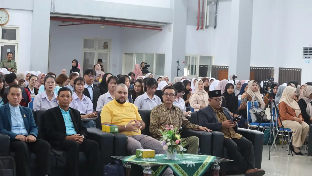 AJANG INTERNASIONAL BERGENGSI : Universitas Muhammadiyah Gresik (UMG) sukses menggelar ajang internasional bergengsi The 3rd UMGCINMATIC International Conference bertajuk “Strengthening Teacher Education in The Era of AI”.konferensi ini dihadiri oleh ratusan peserta, akademisi, hingga mahasiswa internasional dari Thailand, Yaman, Sudan, Komoro, dan Pakistan. (IST/ RADAR GRESIK)