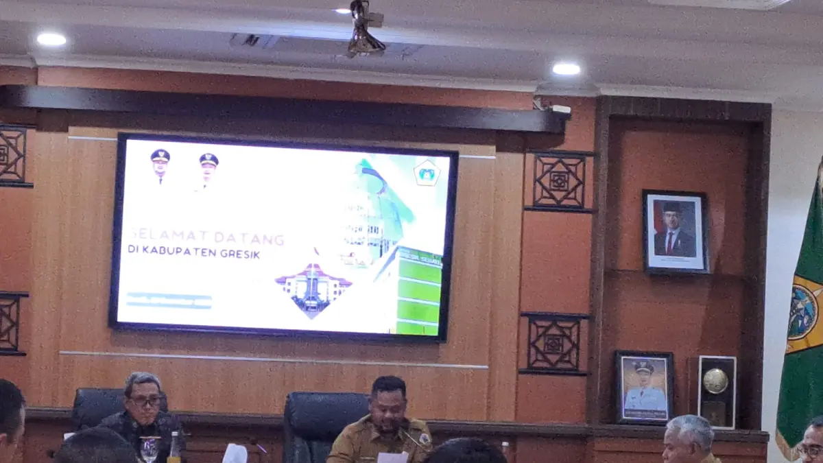 BERBAGI INOVASI DAERAH : Bupati Gresik, Fandi Akhmad Yani didampingi jajaran DPMPTSP Kabupaten Gresik menyambut hangat kunjungan kerja Bupati Jeneponto, Provinsi Sulawesi Selatan, beserta rombongan. (IST/ RADAR GRESIK)