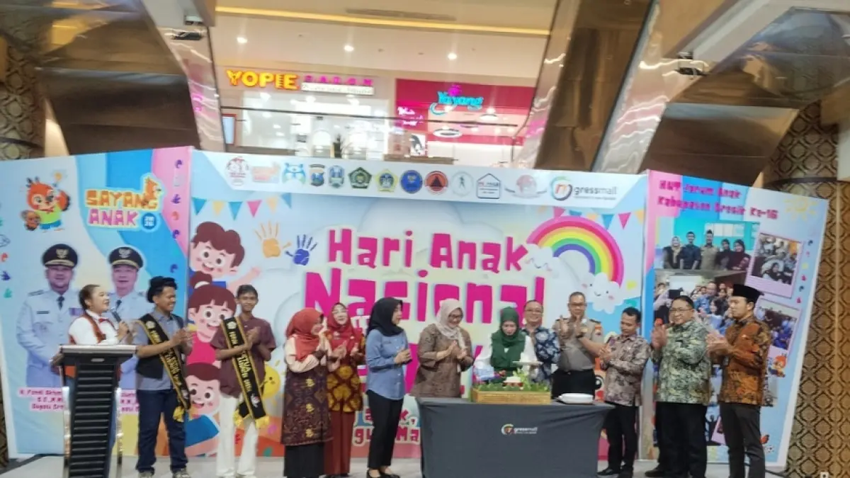 Keseruan Puncak Hari Anak Nasional ke-42 dan HUT Forum Anak Gresik ke-16 di Atrium Gressmall berlangsung meriah. (Foto : Riri/Radar Gresik) 