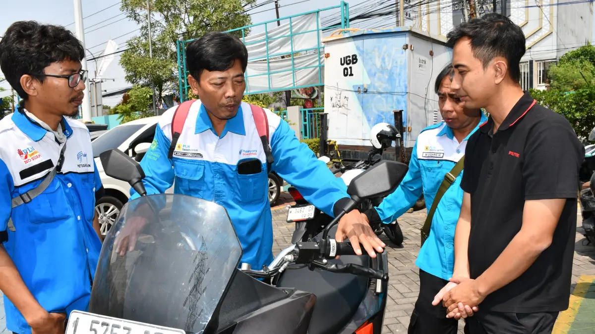 Mengusung semangat "Dirgahayu Indonesia, Melaju dengan Energi Bersih", PLN UP3 Gresik lakukan transformasi kendaraan operasional.