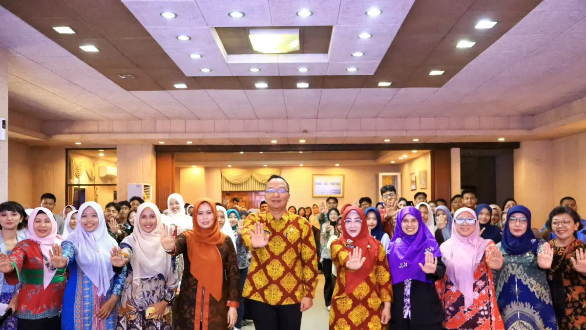 Menyambut Hari Anak Nasional 2026, Pemkab Gresik bersama Forum Puspa Pinatih melatih ratusan remaja pilihan dari Forum Anak, GenRe, dan PIK-R menjadi Konselor Sebaya. (Foto : Ist/Radar Gresik) 