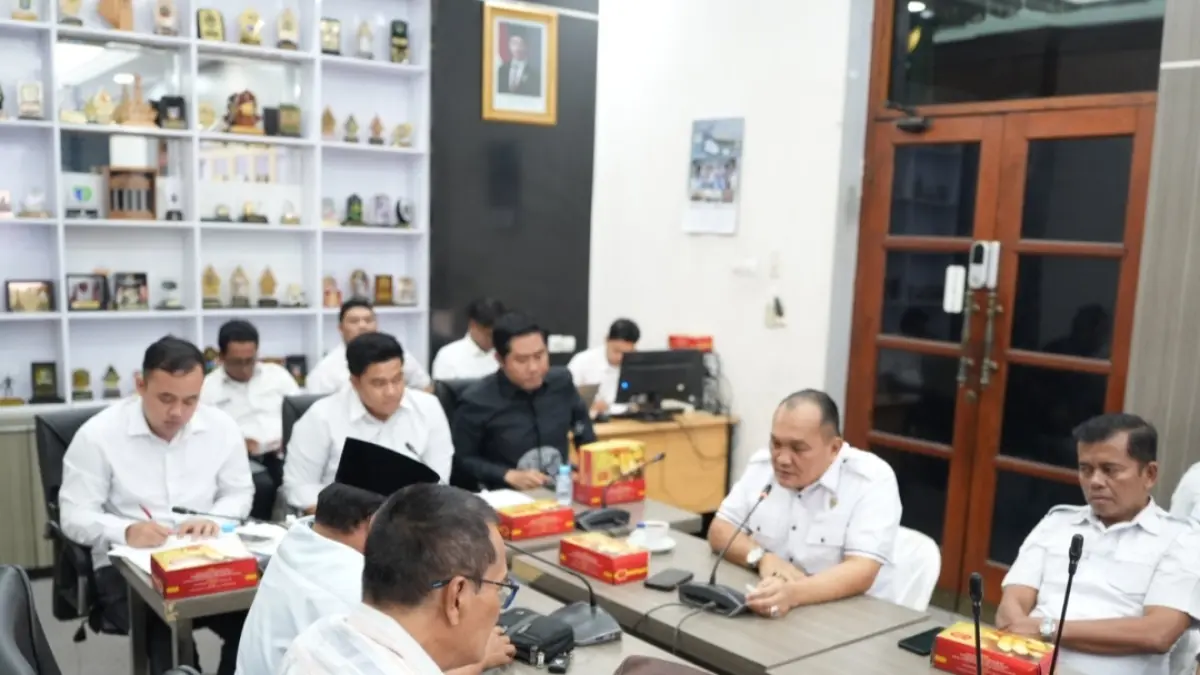 Pimpinan dan Komisi I DPRD Gresik rapat bersama OPD di Kabupaten Gresik. (Dok/Radar Gresik)