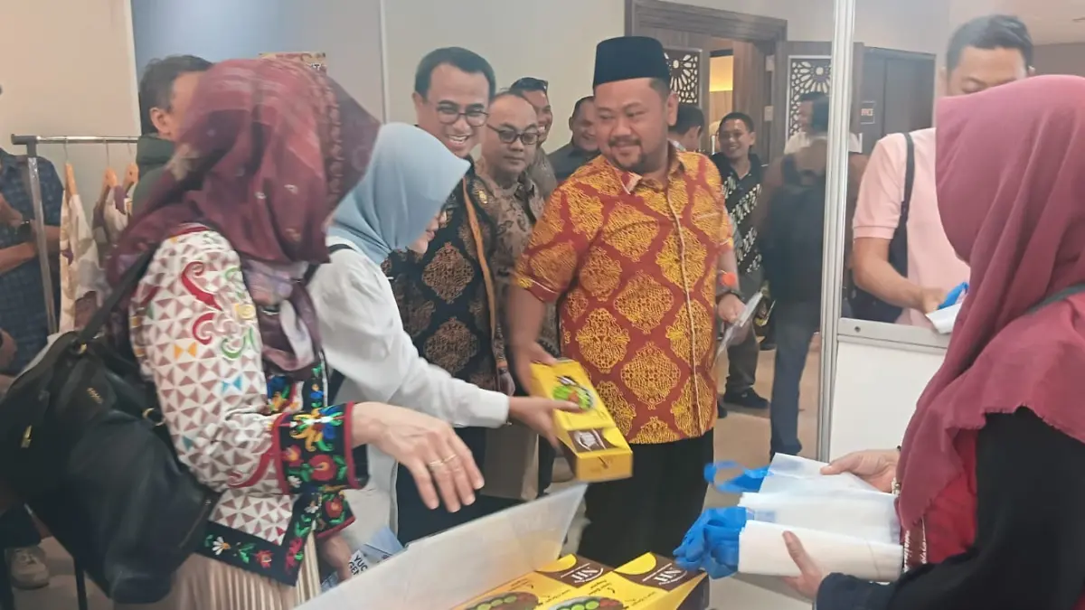 Bupati Gresik Fandi Akhmad Yani saat memberikan sambutan dalam pembukaan The 1st Gresik Business Forum di Hotel Horison Gresik. (Foto : Fajar/Radar Gresik)