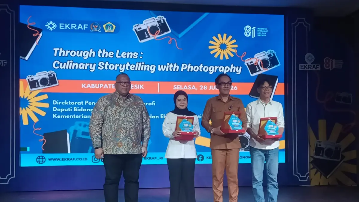 Anggota DPR RI asal Gresik, Nila Yani, menghadirkan fotografer profesional Mamuk Ismuntoro dalam Workshop Through the Lens: Culinary Storytelling with Photography di GNI Gresik. (Foto : Ist/Radar Gresik) 