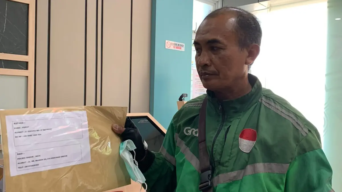 DELIVERY: Polres Gresik menghadirkan inovasi layanan SKCK Delivery untuk mempermudah masyarakat mengurus administrasi kepolisian tanpa harus mengantre. (Foto : Ist/Radar Gresik) 