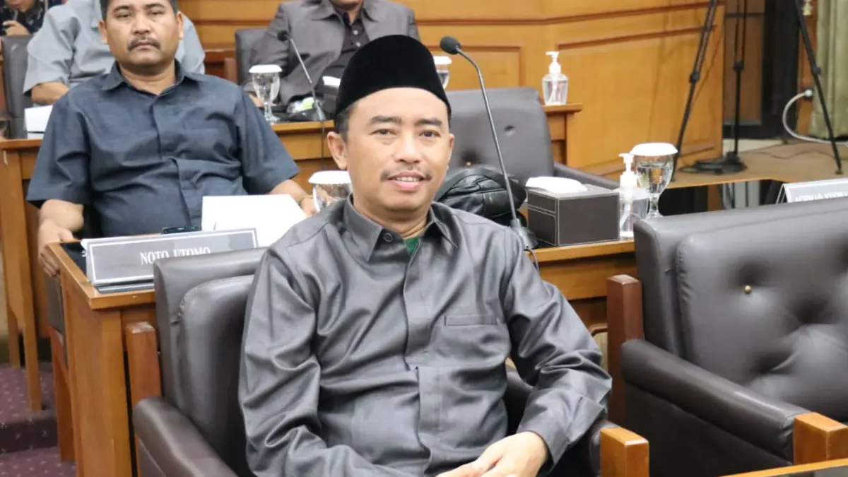 RANPERDA INISIATIF: Ketua Bapemperda DPRD Kabupaten Gresik Khoirul Huda saat memberikan keterangan terkait tahapan uji publik Ranperda Inisiatif 2026. (Foto : Dok/Radar Gresik) 