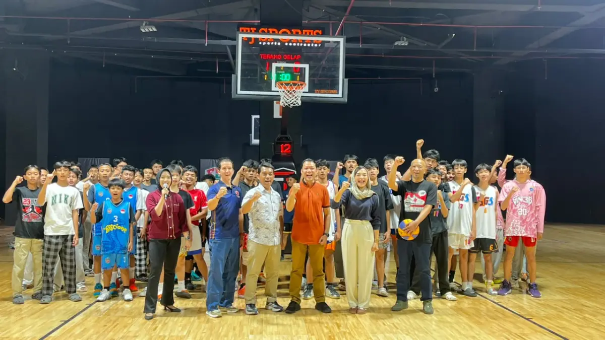 Menyambut HUT RI ke-81, 61 tim & 244 pebasket dari berbagai kota di Jatim kumpul di Giri Elevation Court Gressmall buat beradu ketangkasan. (Foto : Ist/Radar Gresik) 