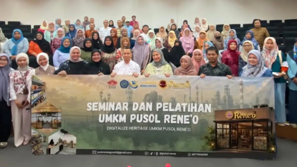 DUKUNG UMKM : Tim Pengmas UISI yang dipimpin oleh Dr. Alfina, S.M., M.M., bersama CSR PT Smelting sukses menyelenggarakan Workshop "Strategi Digital & Excellent Service untuk UMKM Lokal Gresik". (Foto : Ist/Radar Gresik)