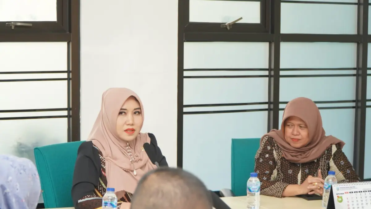 Senator DPD RI asal Jatim, Lia Istifhama, mengapresiasi inovasi layanan digital Lapor PAK (Layanan Perempuan dan Anak Korban Kekerasan) milik DP3AK Jatim. (Foto : Ist/Radar Gresik) 