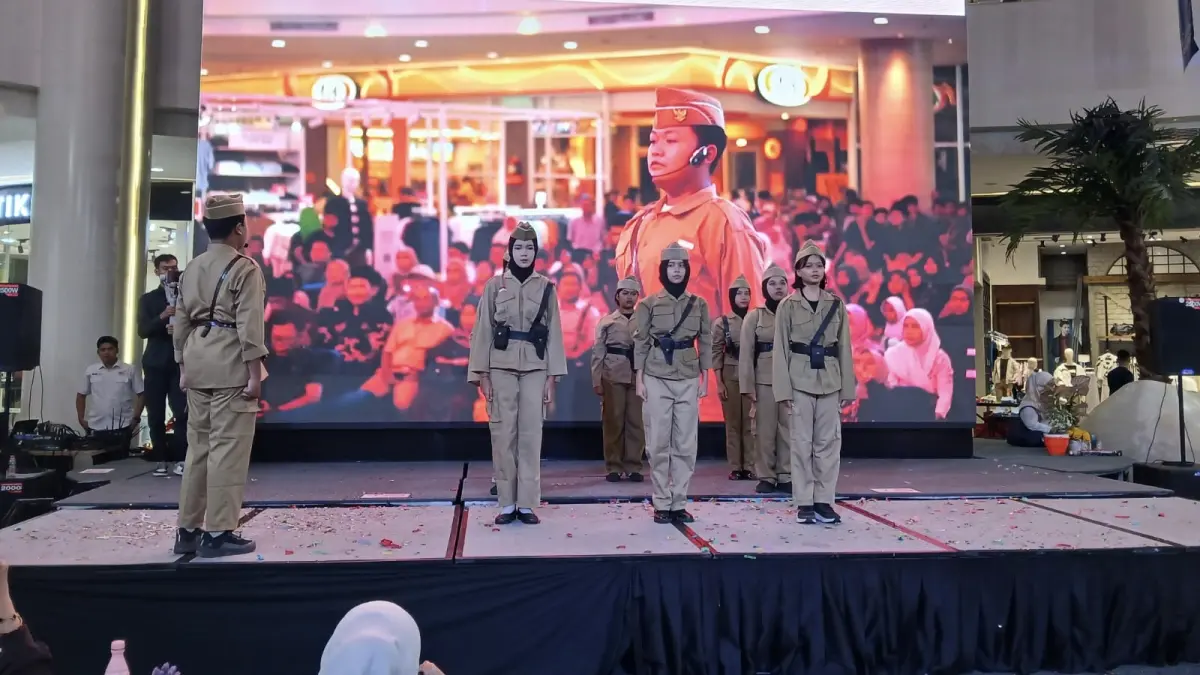 Sepanjang Tahun Pelajaran 2025/2026, deretan medali dari tingkat kabupaten, nasional, hingga ajang internasional berhasil diboyong para siswa berprestasi. (Foto : Riri/Radar Gresik) 