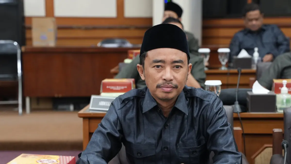 DISIAPKAN: Ketua Bapemperda DPRD Gresik Khoirul Huda saat memberikan keterangan terkait pengajuan pembaruan Perda Pilkades untuk pelaksanaan Pilkades serentak 2027. (Foto : Dok/Radar Gresik)