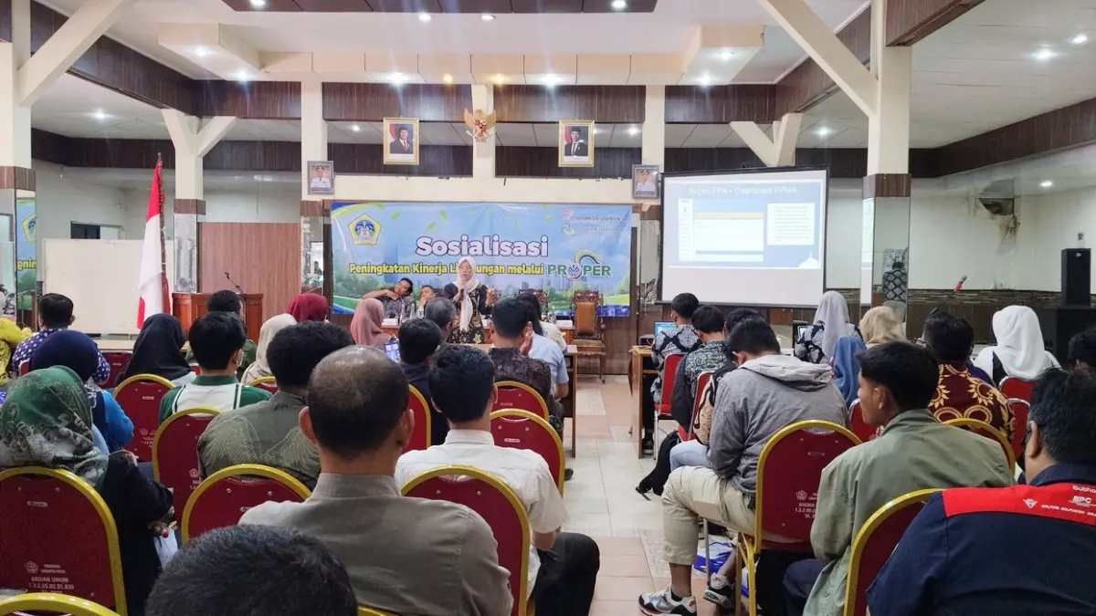 Dinas Lingkungan Hidup (DLH) Kabupaten Gresik menggelar Sosialisasi Peningkatan Kinerja Lingkungan melalui PROPER di Ruang Putri Mijil. (Foto : Riri/Radar Gresik) 